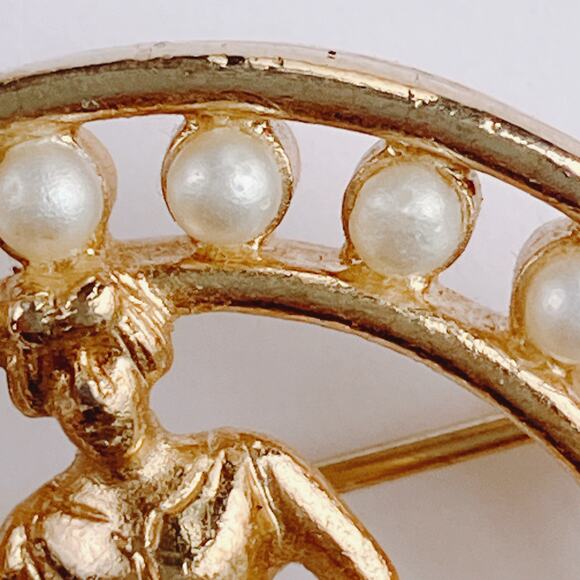 VTG Sarah Coventry Manager Award Pin Woman Faux Pearl Circle Gold Tone MC Brooch - Picture 5 of 9